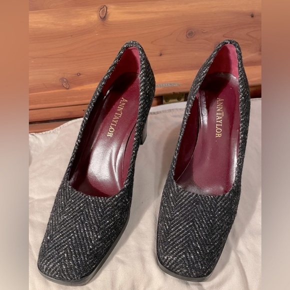 Ann Taylor Italian grey tweed pumps - Picture 2 of 6